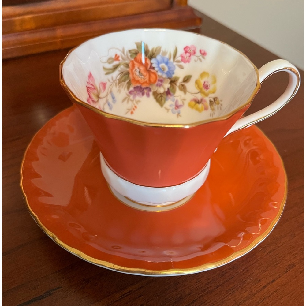Aynsley English bone china tea cup w saucer
